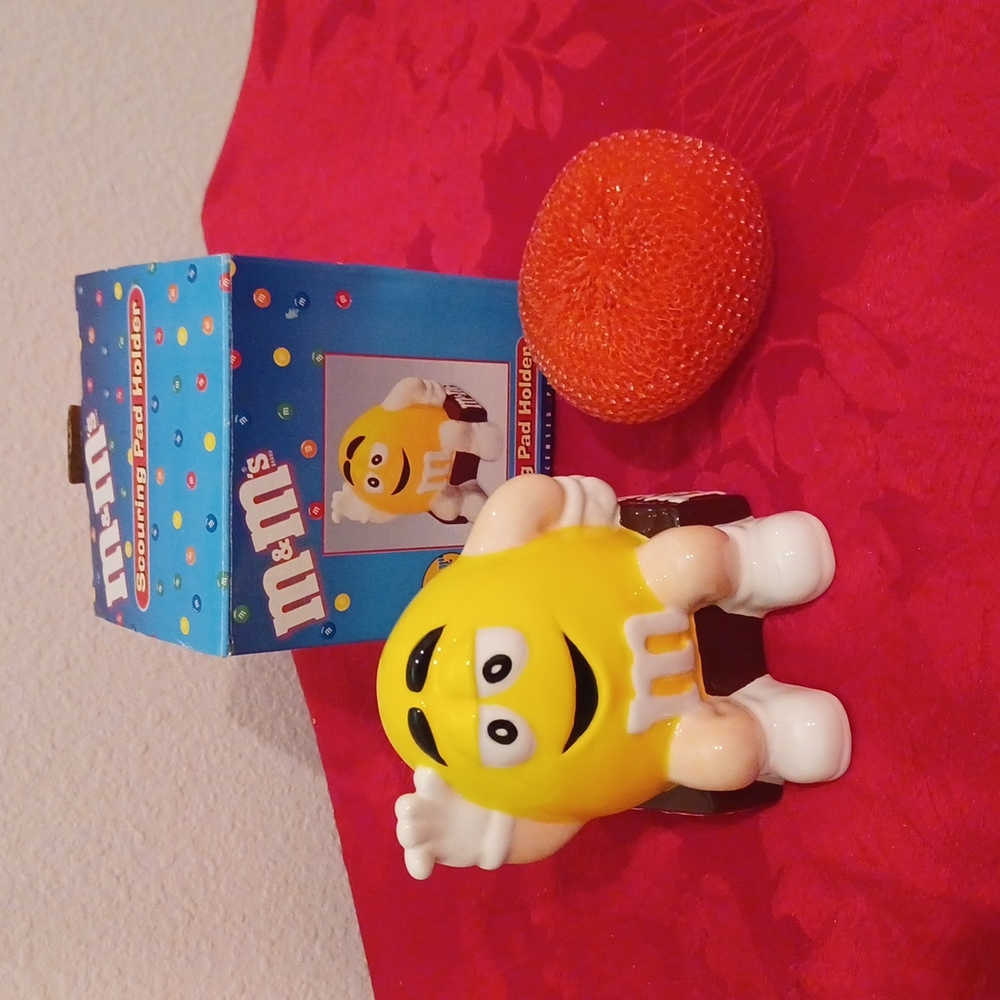 M&M'S Scouring Pad holder